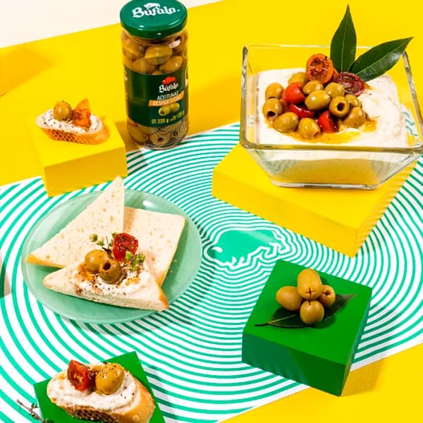 Dip de Queso Feta con Aceitunas y Tomatitos